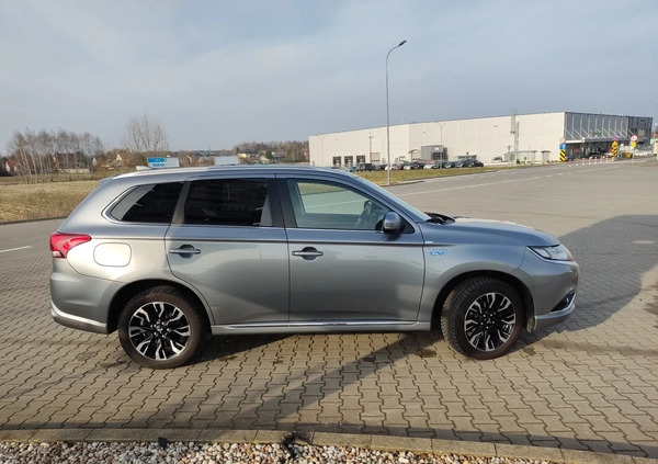 Mitsubishi Outlander cena 71600 przebieg: 146000, rok produkcji 2016 z Garwolin małe 79